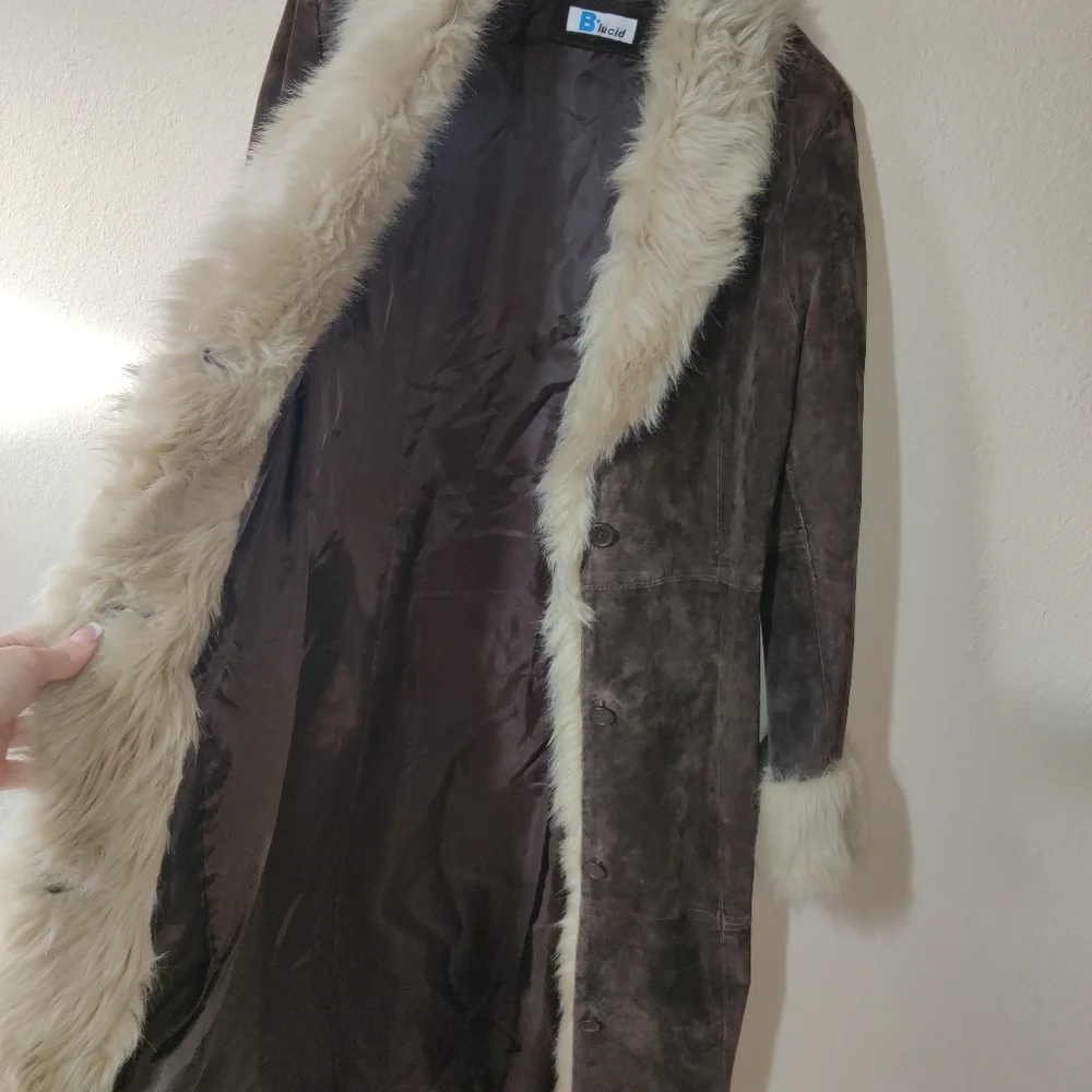 Vintage Brown Leather Jacket with Plush Cream Fur Collar - Picture 10 of 16